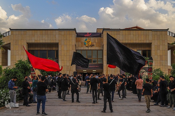 آیین برافراشتن پرچم حسینی بر فراز بلندترین سکوی پرچم ایران