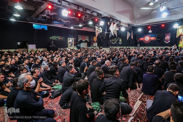 حسینیه ایران؛ آیین طشت‌گذاری در حسینیه امام حسن(ع)