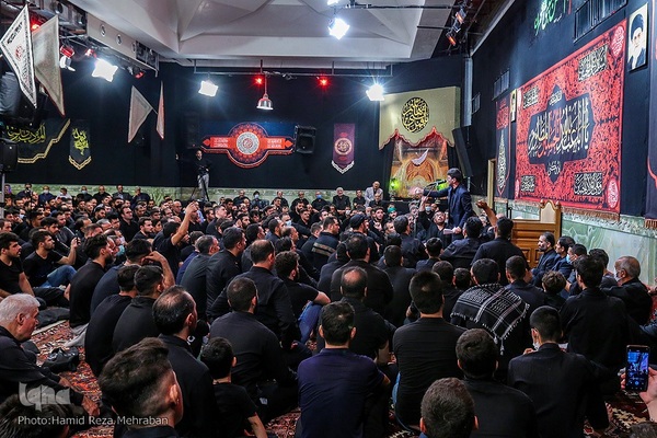 حسینیه ایران؛ آیین طشت‌گذاری در حسینیه امام حسن(ع)