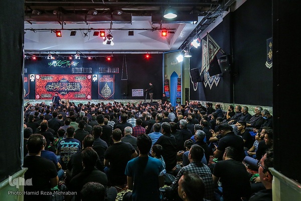 حسینیه ایران؛ آیین طشت‌گذاری در حسینیه امام حسن(ع)