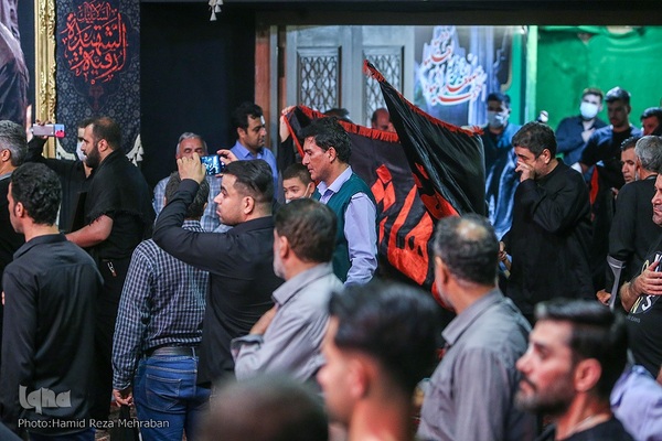 حسینیه ایران؛ آیین طشت‌گذاری در حسینیه امام حسن(ع)