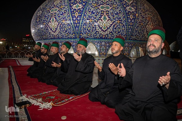 تعویض پرچم حرمین شریفین در کربلا به مناسبت فرارسیدن ماه محرم