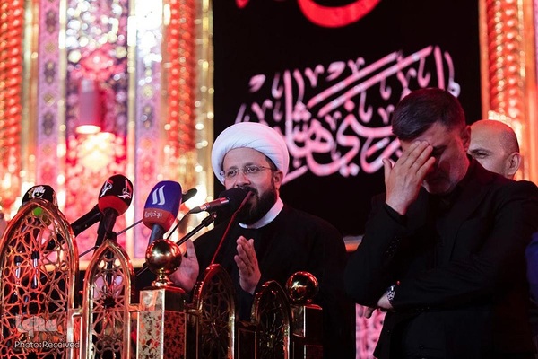 تعویض پرچم حرمین شریفین در کربلا به مناسبت فرارسیدن ماه محرم