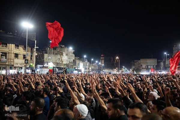 تعویض پرچم حرمین شریفین در کربلا به مناسبت فرارسیدن ماه محرم