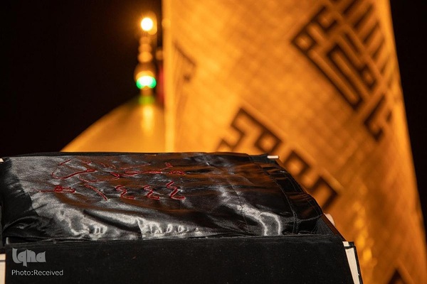 تعویض پرچم حرمین شریفین در کربلا به مناسبت فرارسیدن ماه محرم