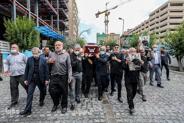 تشییع پیکر هنرمند انقلابی حبیب الله صادقی