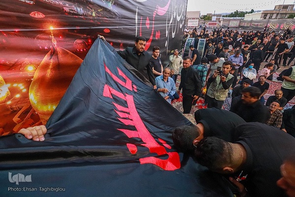 تعویض پرچم حسینیه اعظم زنجان‎‎