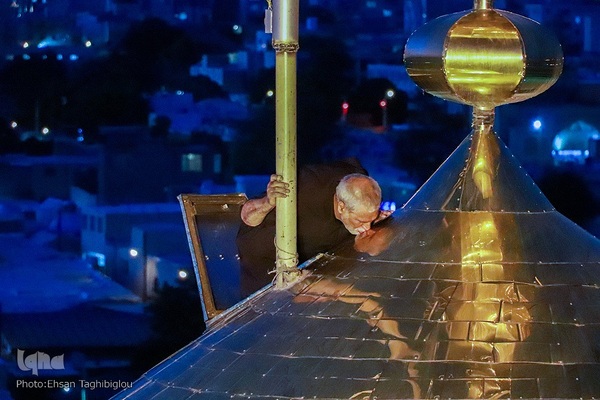 تعویض پرچم حسینیه اعظم زنجان‎‎