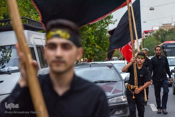 حسینیه ایران؛ بیرق‌کشی بچه هیئتی‌های شیراز