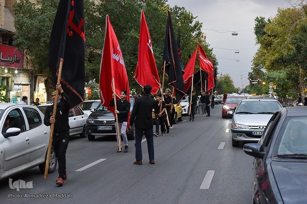 حسینیه ایران؛ بیرق‌کشی بچه هیئتی‌های شیراز