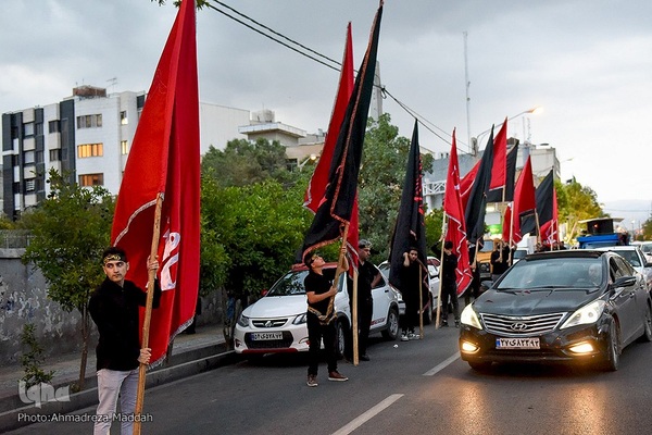 حسینیه ایران؛ بیرق‌کشی بچه هیئتی‌های شیراز
