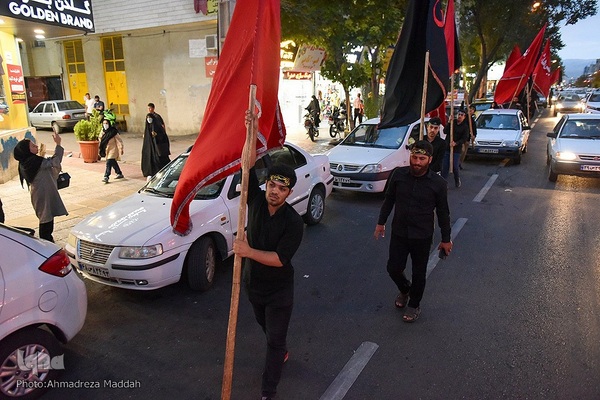 حسینیه ایران؛ بیرق‌کشی بچه هیئتی‌های شیراز