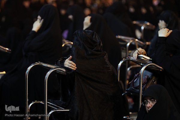 مراسم عزاداری چهارمین شب دهه اول محرم در صحن امام حسین(ع) حرم مطهر حضرت عبدالعظیم حسنی(ع) در شهر ری