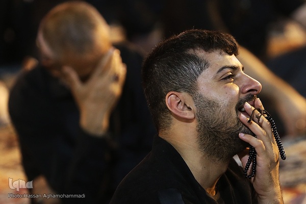 مراسم عزاداری چهارمین شب دهه اول محرم در صحن امام حسین(ع) حرم مطهر حضرت عبدالعظیم حسنی(ع) در شهر ری