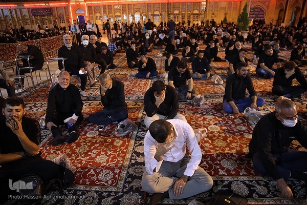 مراسم عزاداری چهارمین شب دهه اول محرم در صحن امام حسین(ع) حرم مطهر حضرت عبدالعظیم حسنی(ع) در شهر ری