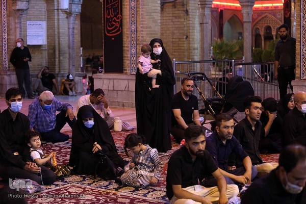 مراسم عزاداری چهارمین شب دهه اول محرم در صحن امام حسین(ع) حرم مطهر حضرت عبدالعظیم حسنی(ع) در شهر ری