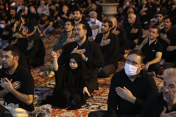 مراسم عزاداری چهارمین شب دهه اول محرم در صحن امام حسین(ع) حرم مطهر حضرت عبدالعظیم حسنی(ع) در شهر ری