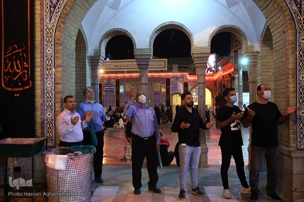 مراسم عزاداری چهارمین شب دهه اول محرم در صحن امام حسین(ع) حرم مطهر حضرت عبدالعظیم حسنی(ع) در شهر ری