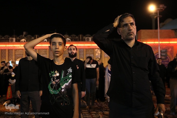 مراسم عزاداری چهارمین شب دهه اول محرم در صحن امام حسین(ع) حرم مطهر حضرت عبدالعظیم حسنی(ع) در شهر ری