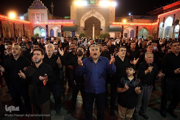 مراسم عزاداری چهارمین شب دهه اول محرم در صحن امام حسین(ع) حرم مطهر حضرت عبدالعظیم حسنی(ع) در شهر ری