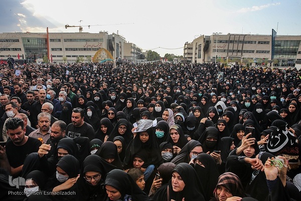 مراسم تشییع پیکرهای مطهر پنج شهید مدافع حرم در مشهد مقدس