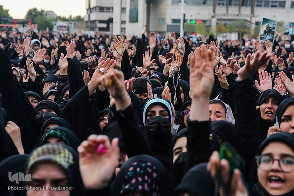 مراسم تشییع پیکرهای مطهر پنج شهید مدافع حرم در مشهد مقدس