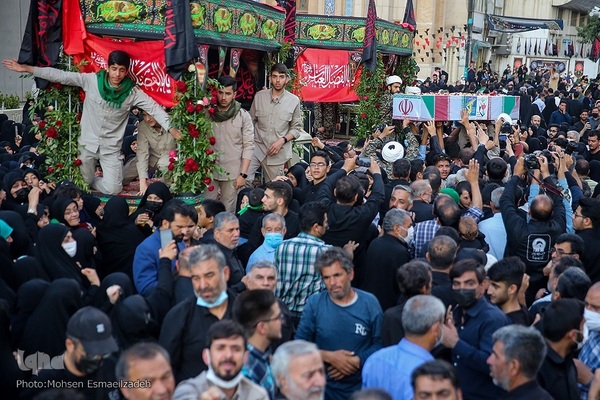 مراسم تشییع پیکرهای مطهر پنج شهید مدافع حرم در مشهد مقدس