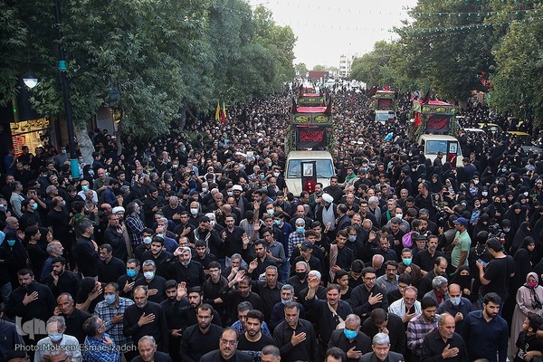 مراسم تشییع پیکرهای مطهر پنج شهید مدافع حرم در مشهد مقدس