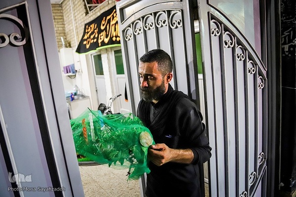 سینی‌گردانی در اهواز به یاد شهید نوجوان کربلا