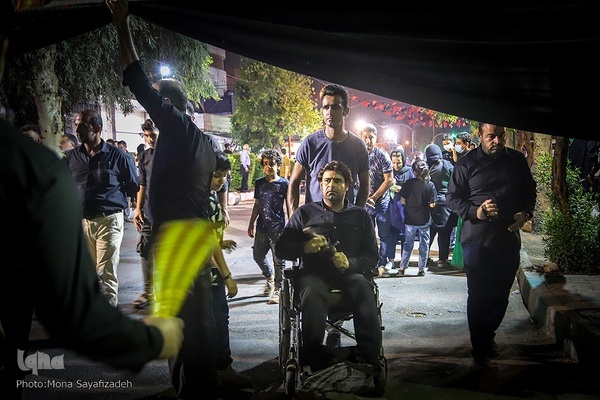 سینی‌گردانی در اهواز به یاد شهید نوجوان کربلا