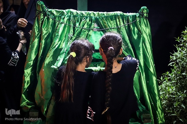 سینی‌گردانی در اهواز به یاد شهید نوجوان کربلا