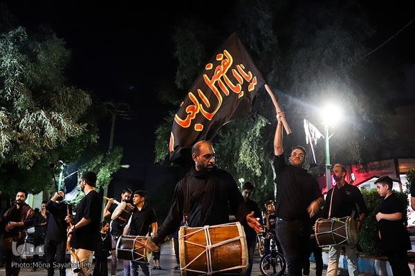 سینی‌گردانی در اهواز به یاد شهید نوجوان کربلا