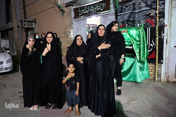 سینی‌گردانی در اهواز به یاد شهید نوجوان کربلا