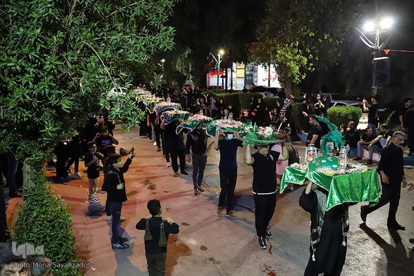 سینی‌گردانی در اهواز به یاد شهید نوجوان کربلا