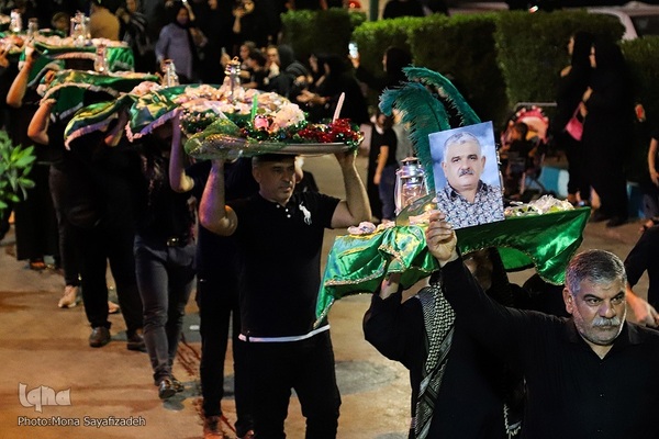 سینی‌گردانی در اهواز به یاد شهید نوجوان کربلا