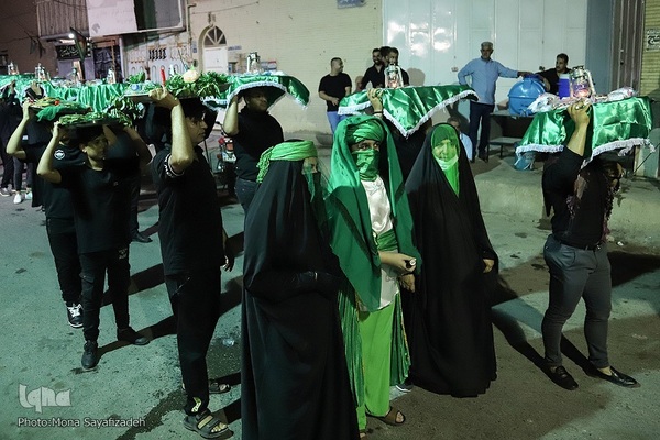 سینی‌گردانی در اهواز به یاد شهید نوجوان کربلا