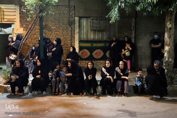 سینی‌گردانی در اهواز به یاد شهید نوجوان کربلا