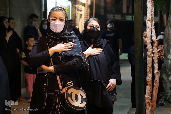 سینی‌گردانی در اهواز به یاد شهید نوجوان کربلا