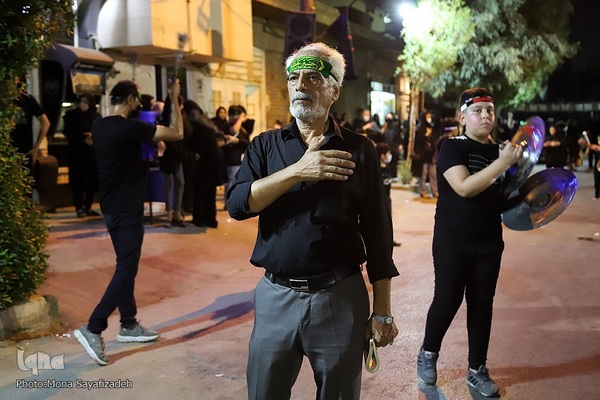 سینی‌گردانی در اهواز به یاد شهید نوجوان کربلا
