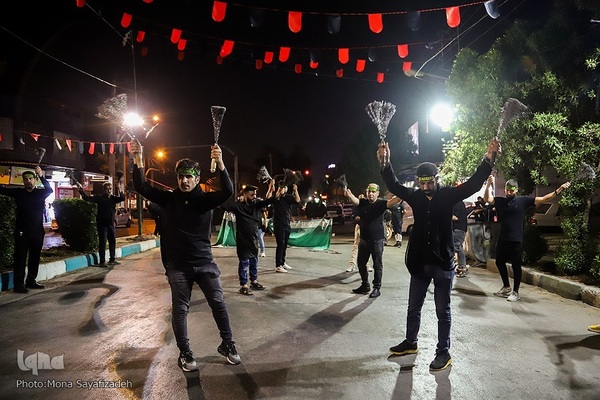 سینی‌گردانی در اهواز به یاد شهید نوجوان کربلا