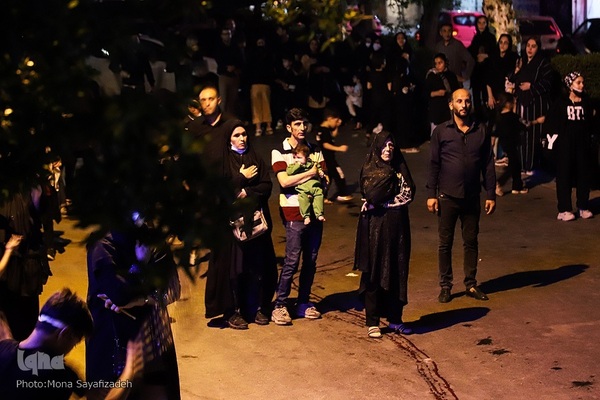 سینی‌گردانی در اهواز به یاد شهید نوجوان کربلا