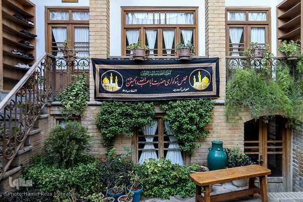 حسینیه ایران؛ مجلس روضه امام حسین(ع) در خانه موزه مدرس