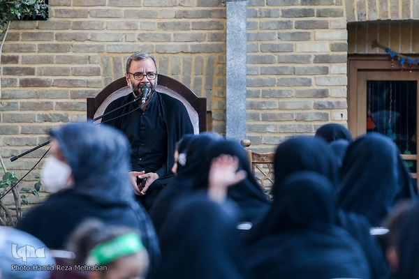 حسینیه ایران؛ مجلس روضه امام حسین(ع) در خانه موزه مدرس