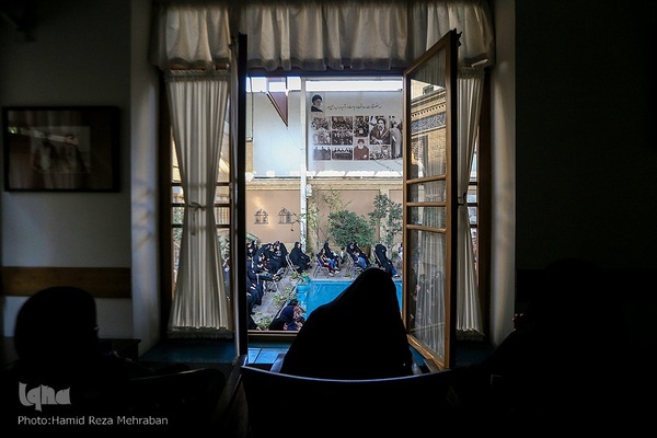 حسینیه ایران؛ مجلس روضه امام حسین(ع) در خانه موزه مدرس