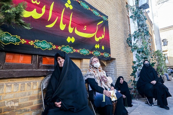 حسینیه ایران؛ مجلس روضه امام حسین(ع) در خانه موزه مدرس