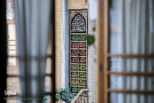 حسینیه ایران؛ مجلس روضه امام حسین(ع) در خانه موزه مدرس