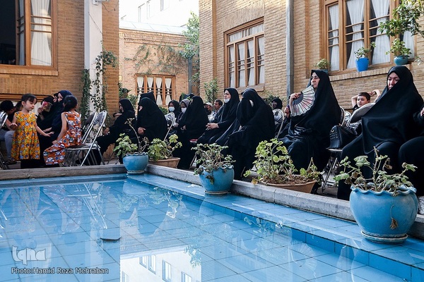 حسینیه ایران؛ مجلس روضه امام حسین(ع) در خانه موزه مدرس