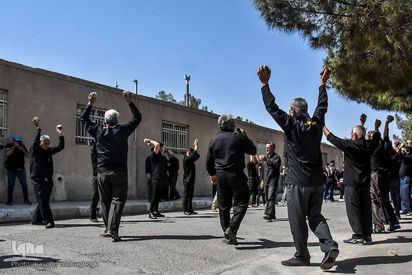 حسینیه ایران؛ آیین سنتی سنگ زنی و نخل گردانی در روستای علاء سمنان