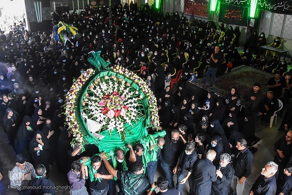 حسینیه ایران؛ آیین سنتی سنگ زنی و نخل گردانی در روستای علاء سمنان