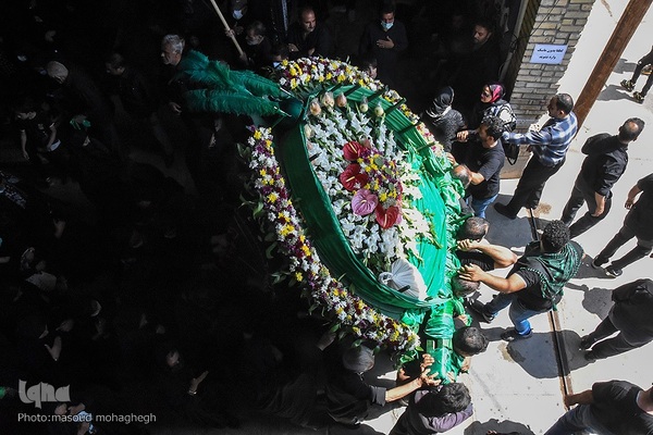 حسینیه ایران؛ آیین سنتی سنگ زنی و نخل گردانی در روستای علاء سمنان